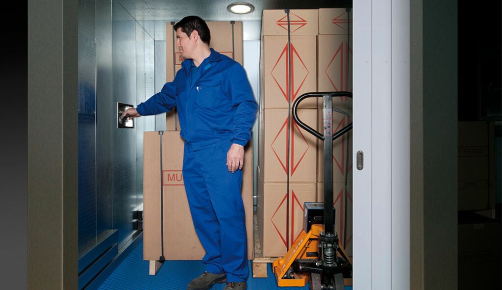 Castor lagerhissar är en totalleverantör av skräddarsydda varuhissar, bilhissar, servicehissar och lyftbord.